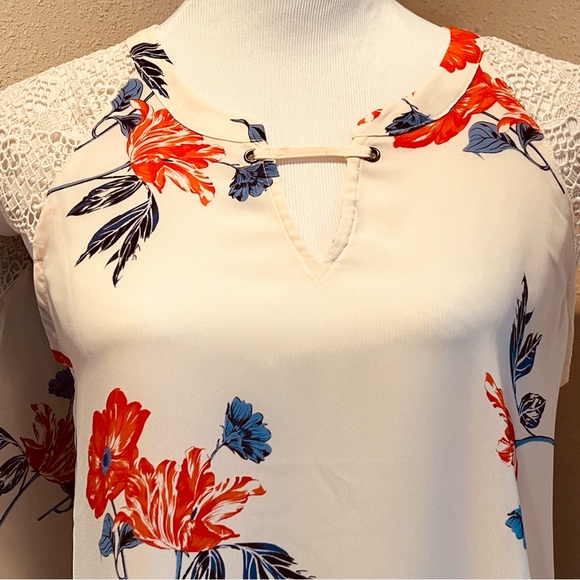 MAURICES sleeveless top blouse size medium floral lace - Picture 4 of 8